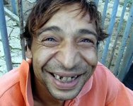 anekdoto-enas-gyftos-echei-fortosei-sto-ntatsoun-gynaika-kai-oli-tin-familia-11-paidia-fovero-...jpg